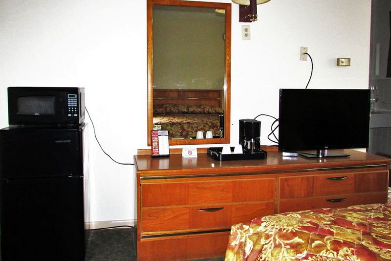 Euclid Motel - Web Listing (newer photo)